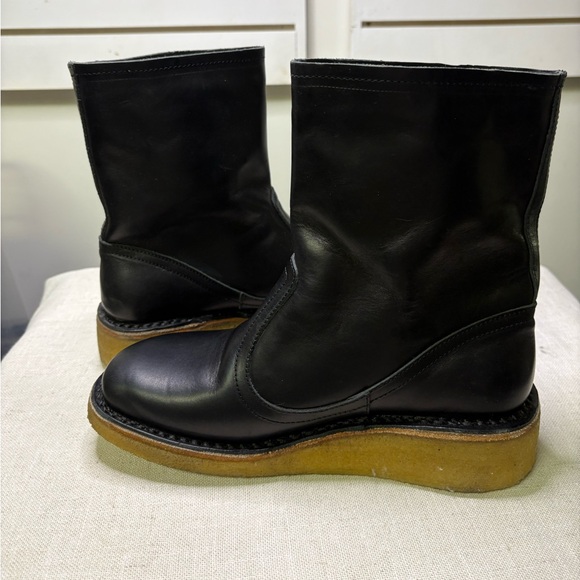 Swedish Hasbeens Black Leather Winter Boots with Crepe Sole - Picture 9 of 11